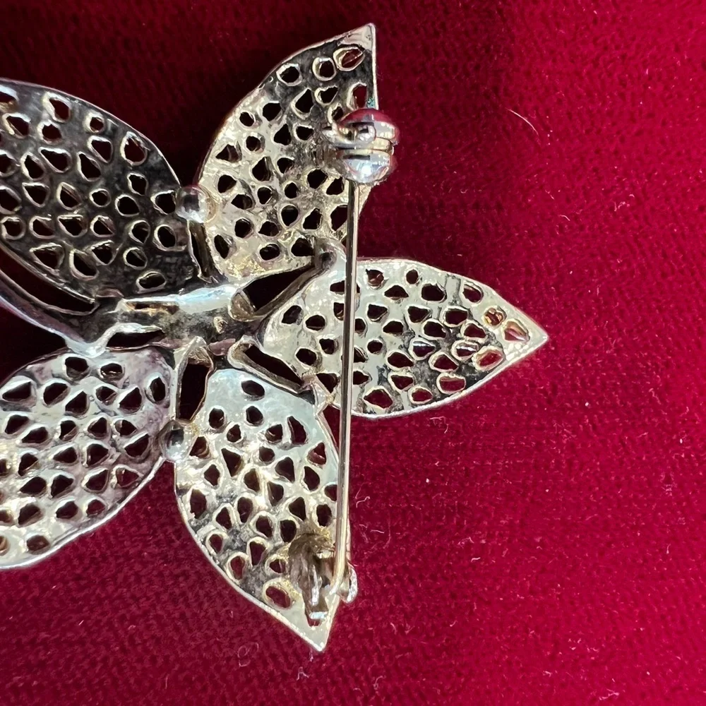 Vintage flower brooch